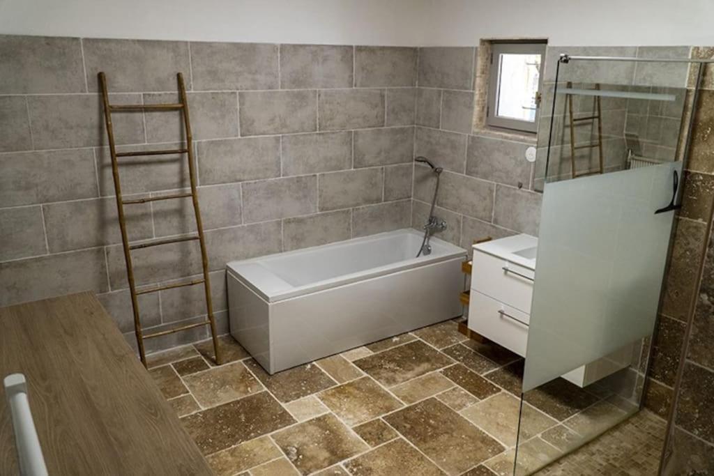 Charmant Rez De Climatise Renove, 90m2 Avec Parking Cassis